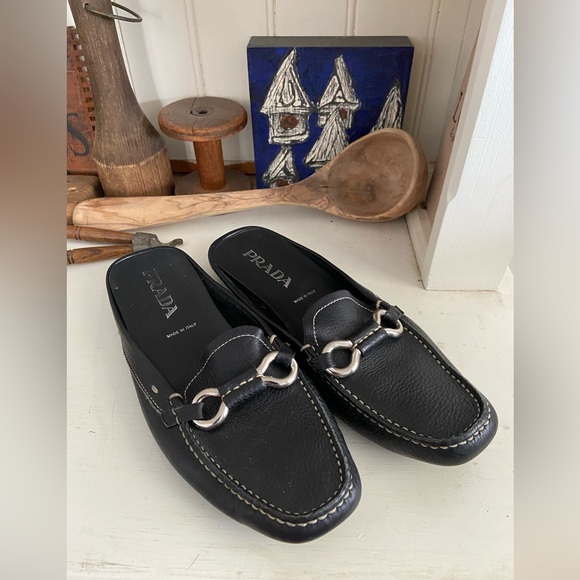 Prada - Picture 1 of 5